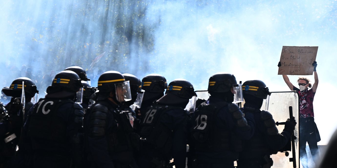 Bild från demonstration i Paris på lördagen.