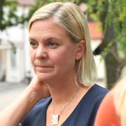 Finansminister Magdalena Andersson efter presskonferensen. 