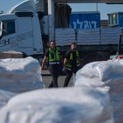 153 lastbilar med nödhjälp är på väg mot Gaza. 