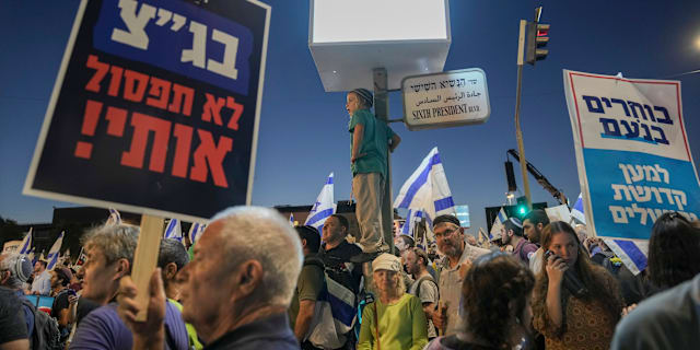 Demonstration till stöd för israeliska regeringens planer på att reformera rättssystemet framför Högsta Domstolen i Jerusalem den 7 september 2023.  Mahmoud Illean / AP