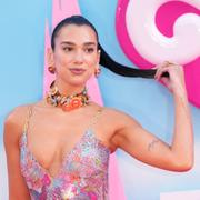 Dua Lipa inför premiären av ”Barbie”.