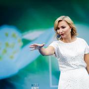 Ebba Busch Thor på Almedalsscenen.