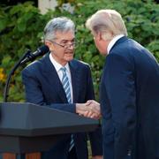 Powell och Trump.