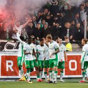 Hammarbys Tesfaldet Tekie (i mitten) gör 0-3 under lördagens fotbollsmatch i allsvenskan mellan IK Sirius FK och Hammarby IF på Studenternas IP. 