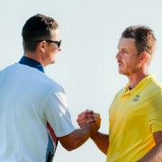 Henrik Stenson och Justin Rose vid medaljceremonin efter OS-finalen.