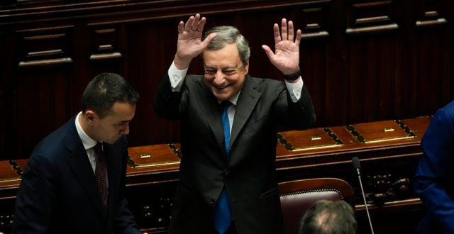 Draghi tar emot applåder. Andrew Medichini / AP