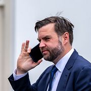 JD Vance utanför Vita huset i mars 2026.