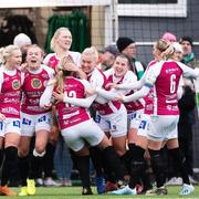 Beata Olsson jublar efter 3–1-målet.