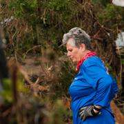 Myra Zunker letar efter försvunna anhöriga längs Guadalupefloden i Texas.