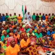 Nigerias president Muhammadu Buhari träffar de kvinnor och flickor som släppts ur Boko Harams våld.