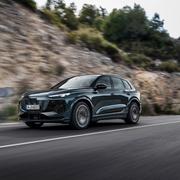 Dynamic photo, 
Colour: Plasma blue metallic