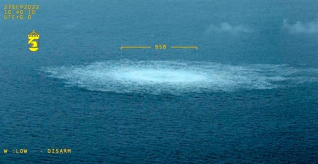 Foto från den svenska kustbevakningen som visar läckan. AP