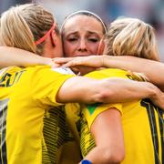 Kosovare Asllani jublar efter matchen.