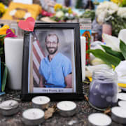 En bild på 37-årige sjuksköterskan Alex Pretti, som sköts till döds av federal polis i Minnesota. 