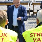 Fackförbundet Sekos förbundsordförande Janne Rudén talar under en manifestation på Stortorget i Malmö.