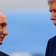 Donald Trump och Vladimir Putin möttes i somras.