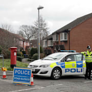 Polis utanför Skripals hem i Salisbury / ett odaterat foto av Blaise Metreweli.
