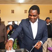 Hakainde Hichilema röstar på torsdagen.
