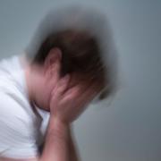 Genrebild på en ung som mår psykiskt dåligt. 