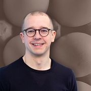 Niklas Laninge, sparpsykolog på Opti och gästkrönikör hos Omni Ekonomi.