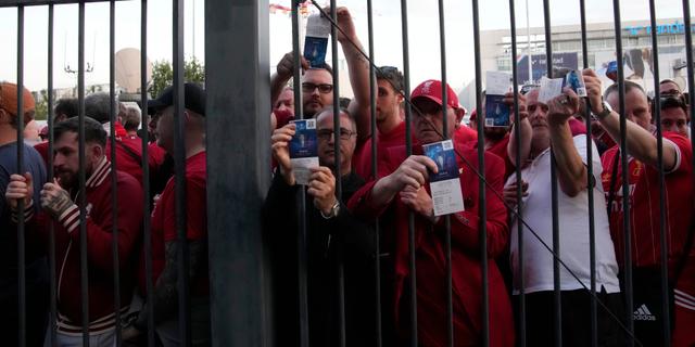 Liverpoolsupportrar utanför arenan. Christophe Ena / AP