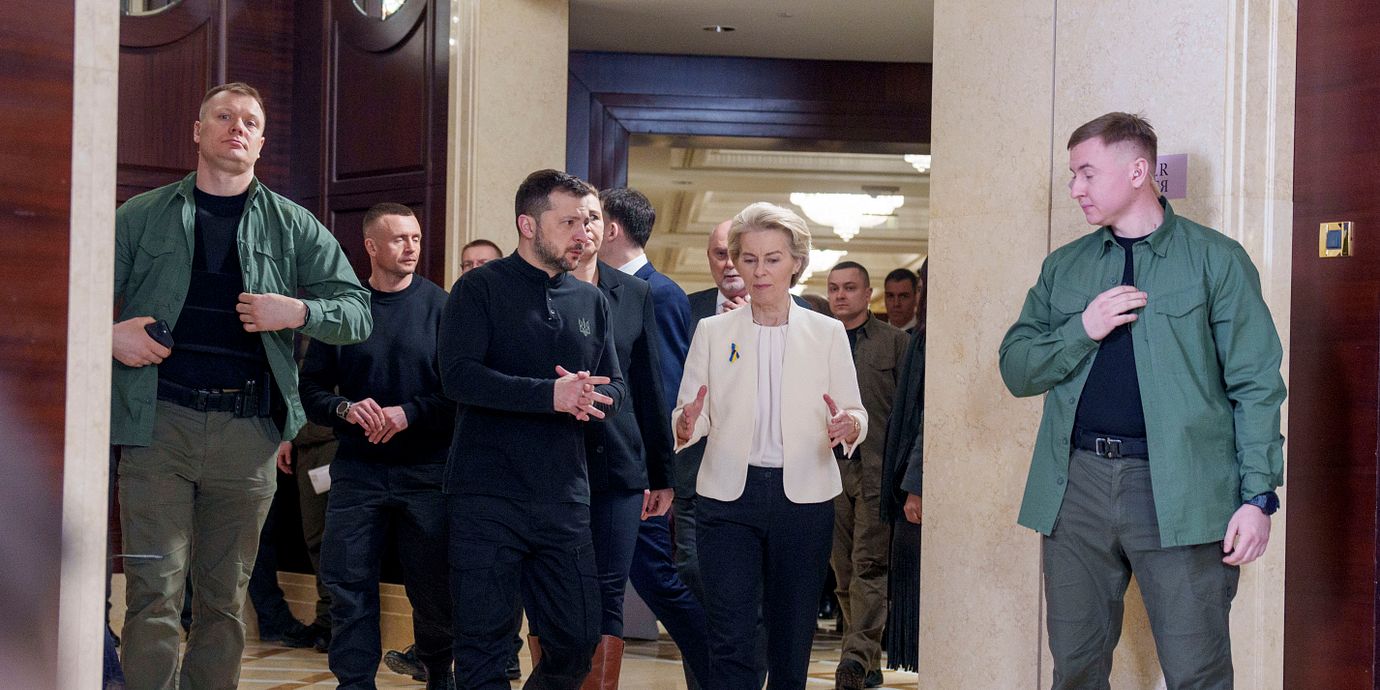 Ursula von der Leyen och Volodymyr Zelenskyj under ett möte förra året.