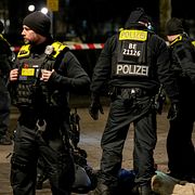 Polis kunde gripa mannen efter attacken. 