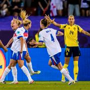 England jublar efter 2–2 mot Sverige i kvartsfinalen.