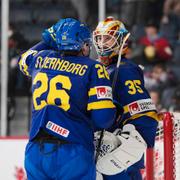 Sveriges kapten Victor Stjernborg och målvakten Carl Lindbom.