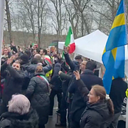 Bild från ett firande i Grekland och från firandet på Lidingö.