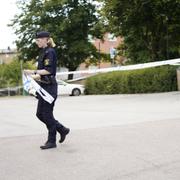 Polisen på plats efter en skottlossningen på Länsmanstorget.