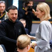 Volodymyr Zelenskyj med EU:s utrikeschef Kaja Kallas i Bryssel på torsdagen.