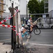 Brända fordon i Colombes utanför Paris.