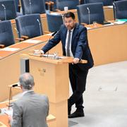 Jimmie Åkesson (SD) debatterar mot Daniel Helldén (MP).