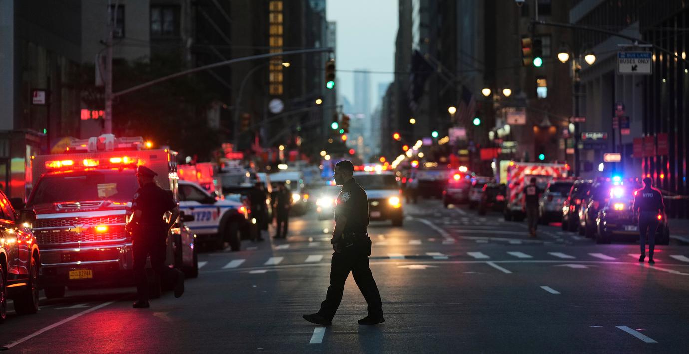 Minst fem ihjälskjutna i kontorslokal på Manhattan