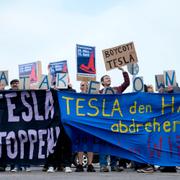 Tyska demonstrationer mot Tesla tidigare i år.