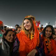 En av turisterna som deltar i Maha Kumbh festivalen in Prayagraj.