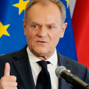 Donald Tusk/Mateusz Morawiecki med delar av sin nuvarande regering.