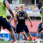 Lucas Bergvall ser ut att petas inför VM-premiären.