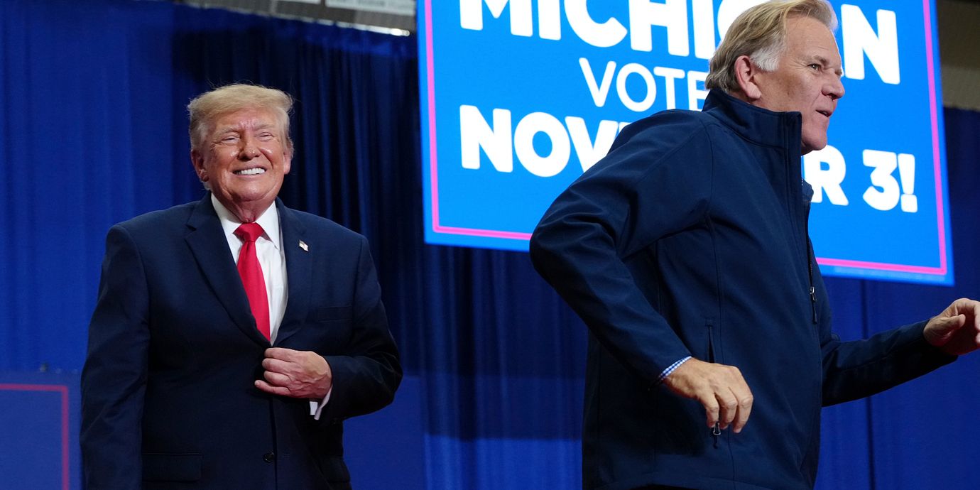 President Donald Trump och republikanernas senatskandidat Mike Rogers i Michigan.