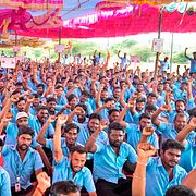 Arkivbild. Strejkande Samsung-anställda i indiska Chennai, 2024.