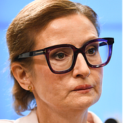 Birgitta Ohlsson, Peter Althin och Mats Svegfors är tre exempel på tidigare partiföreträdare för L, KD och M som öppet kritiserat sina gamla partier.