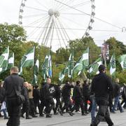 Polis på plats vid en otillåten Nazistmarsch i centrala Göteborg på söndagen. 