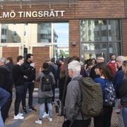 Utanför Malmö tingsrätt.