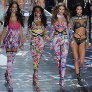 Arkivbild: Några av Victoria’s Secrets ”Änglar” som gick showen 2018 – från vänster Barbara Palvin, Yasmin Wijnaldum, Winnie Harlow, Gigi Hadid, Kendall Jenner och Alexina Graham. 