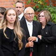 Sven Eriksson, 95 utanför kyrkan när sonen Sven-Göran Eriksson begravdes. 