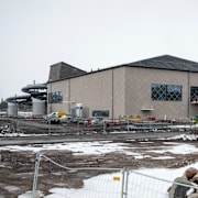 Midnattssolsbadet har haft stora problem under byggprocessen. 