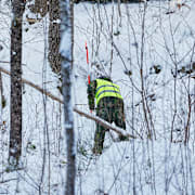  Hemvärnet söker efter den försvunna 18-åriga kvinnan under lördagen nära Bratterödsvägen i Uddevalla. 