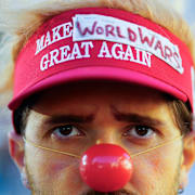 Att Donald Trump ska delta i Världsekonomiskt forum på plats i Davos har fått demonstranter att samlas i ”världens högst belägna stad”. 