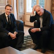 Emmanuel Macron och Michel Barnier 